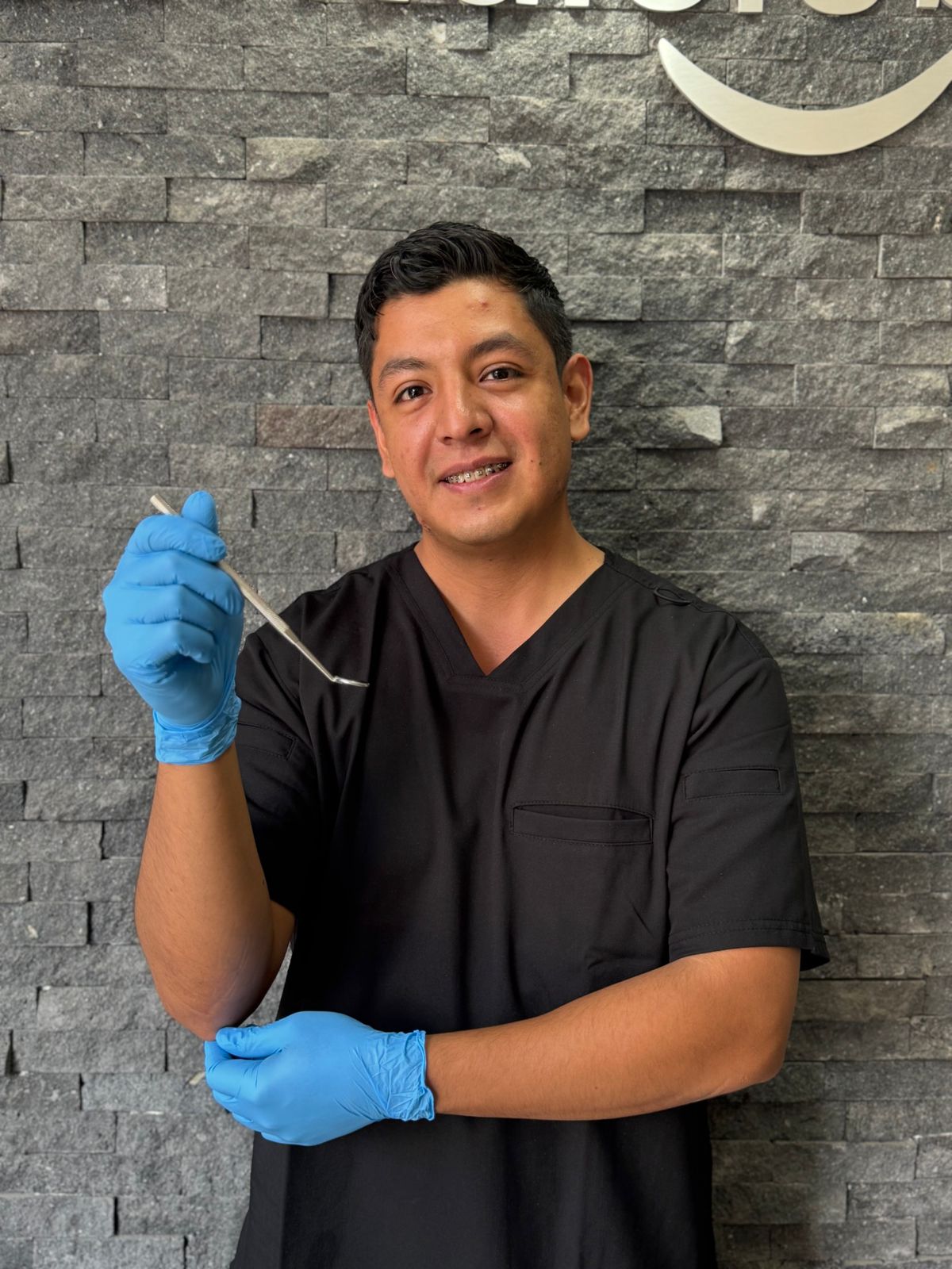 Dr. Ángel Reyes Javier